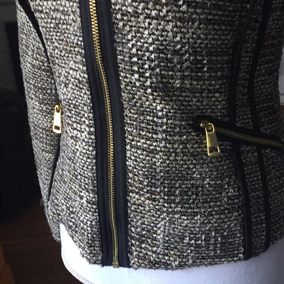 Classy Tweed Fitted Jacket - Picture 2 of 6